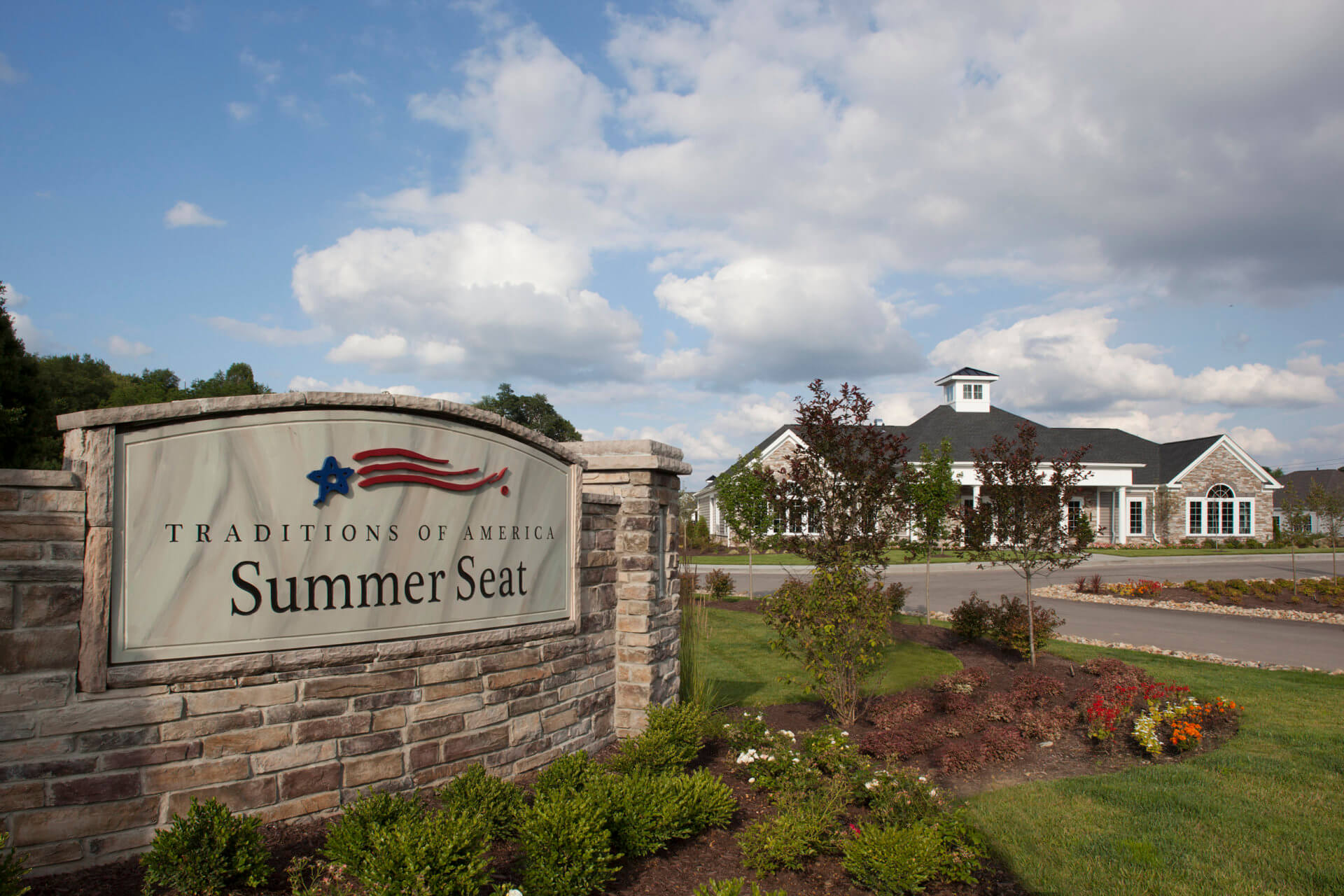 Traditions of America Summer Seat community sign